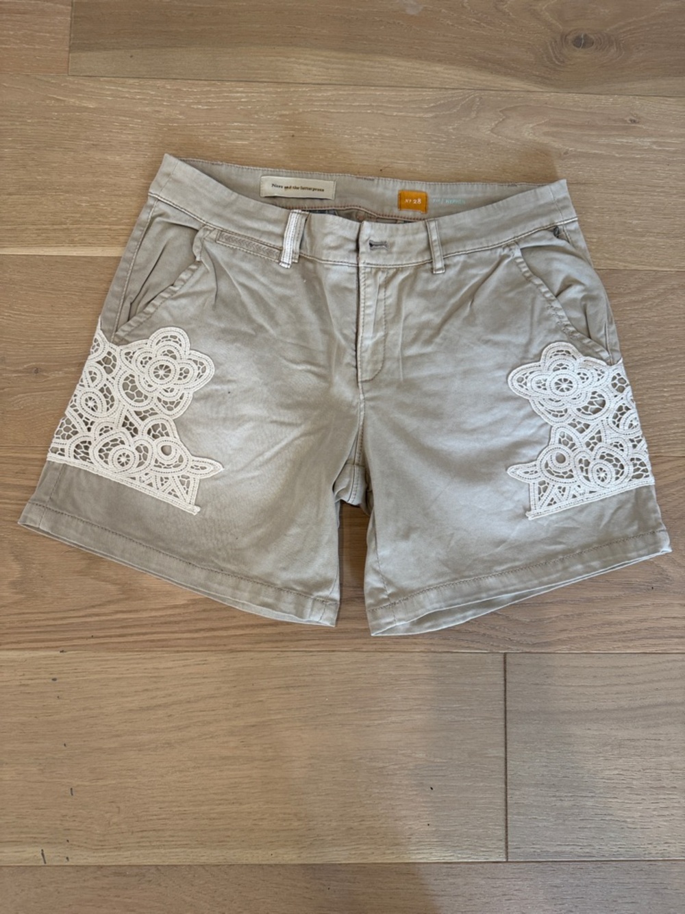 Anthropologie Pilcro Tan Women’s Shorts with White Lace Appliqués size 28